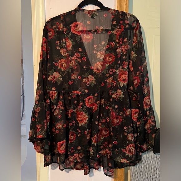 Floral top - Picture 2 of 3